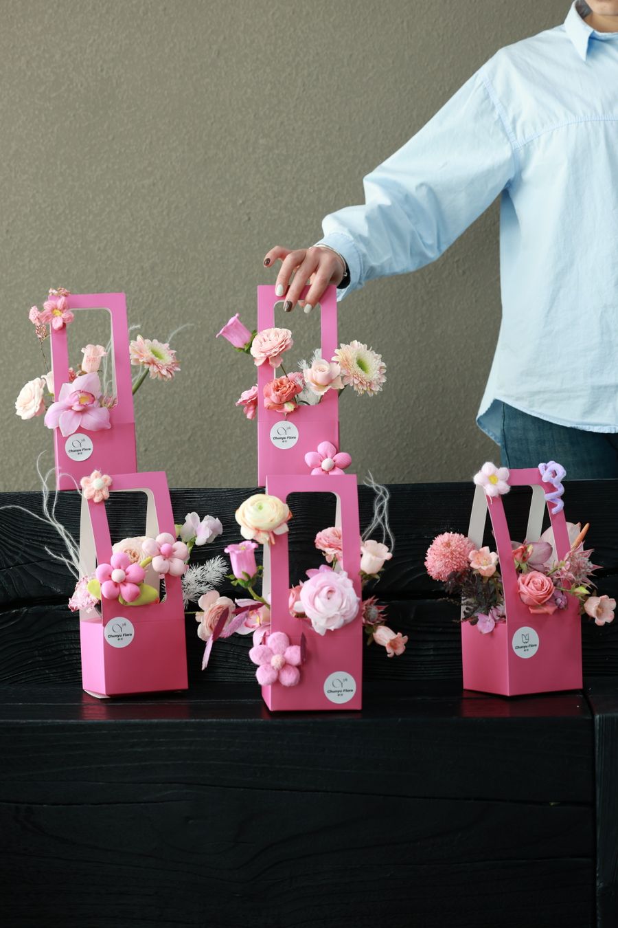 Kit personalizado com flores e presentes
