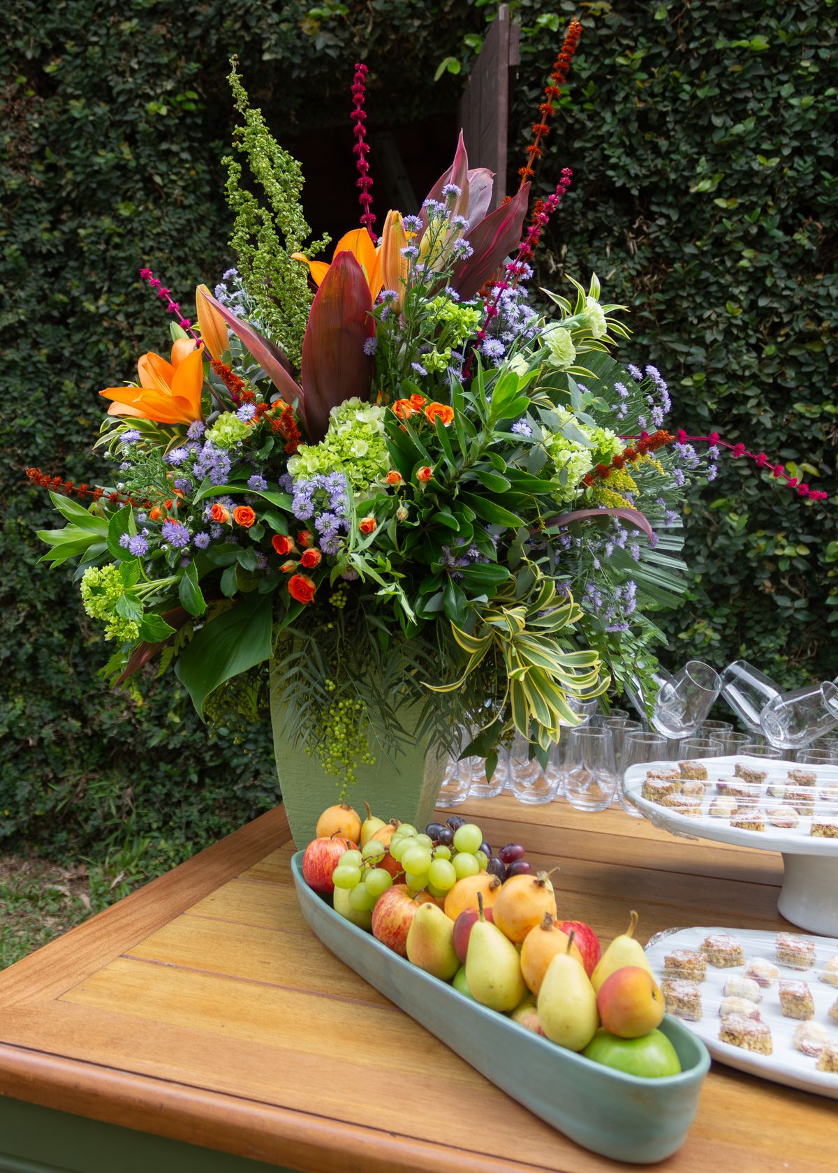 Presente personalizado com flores e frutas